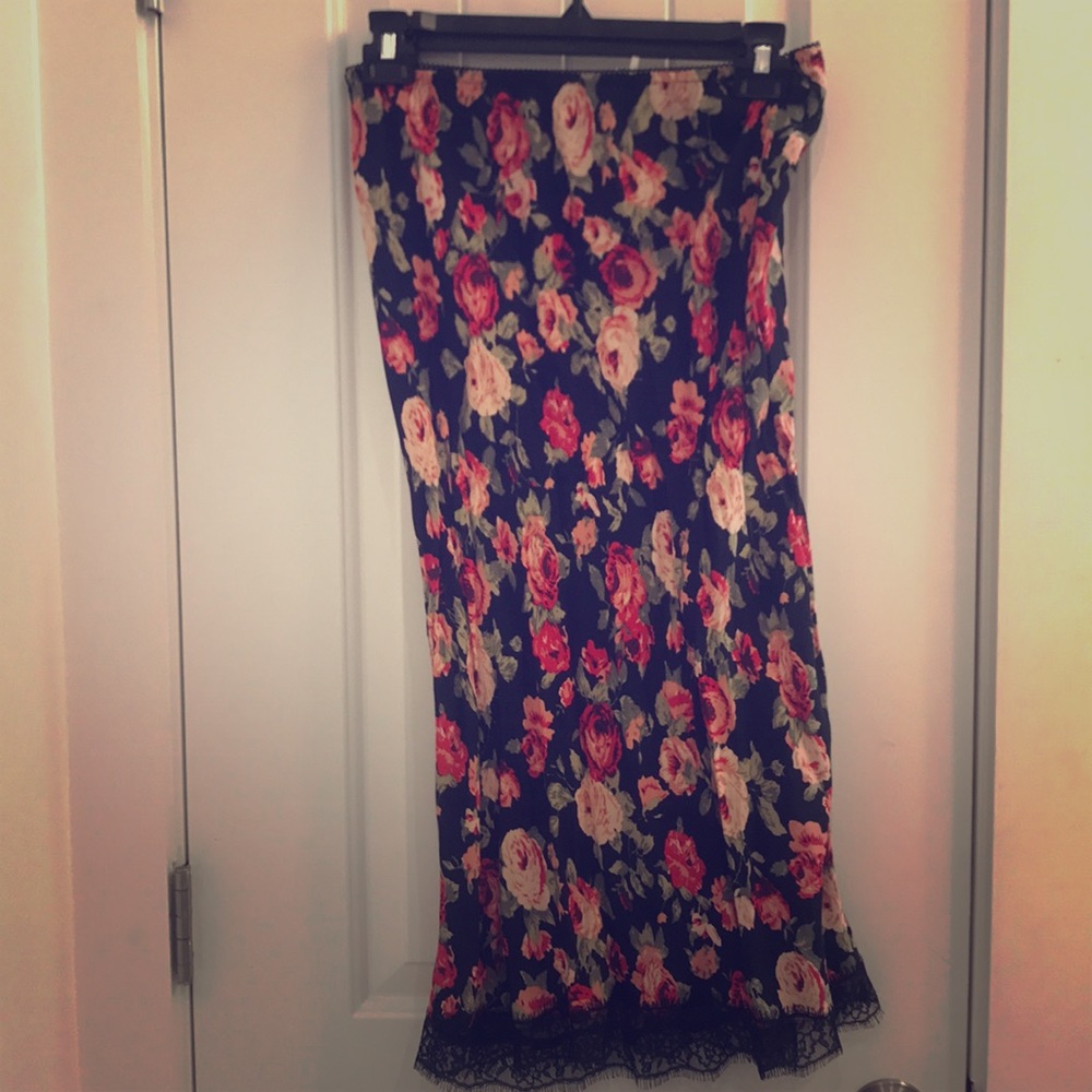Rosey mid-length skirt