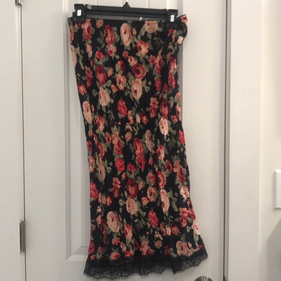 Rosey mid-length skirt - Picture 3 of 3