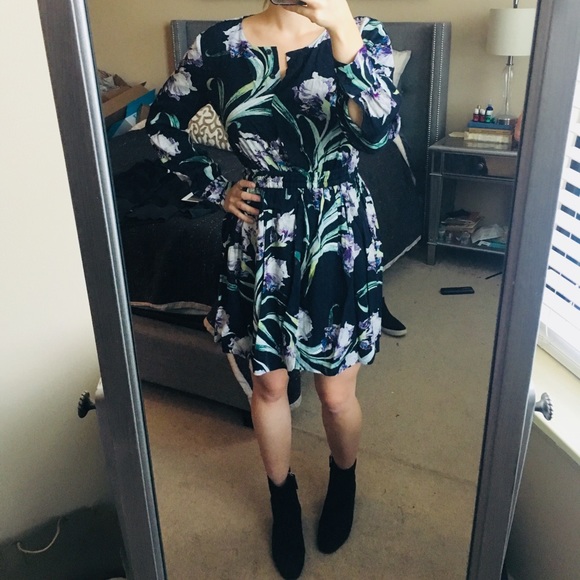 Club Monaco Dresses & Skirts - Club Monaco Keliee dress size 4