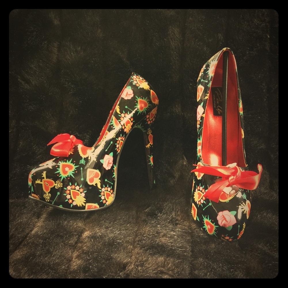 Pin Up Couture Platform