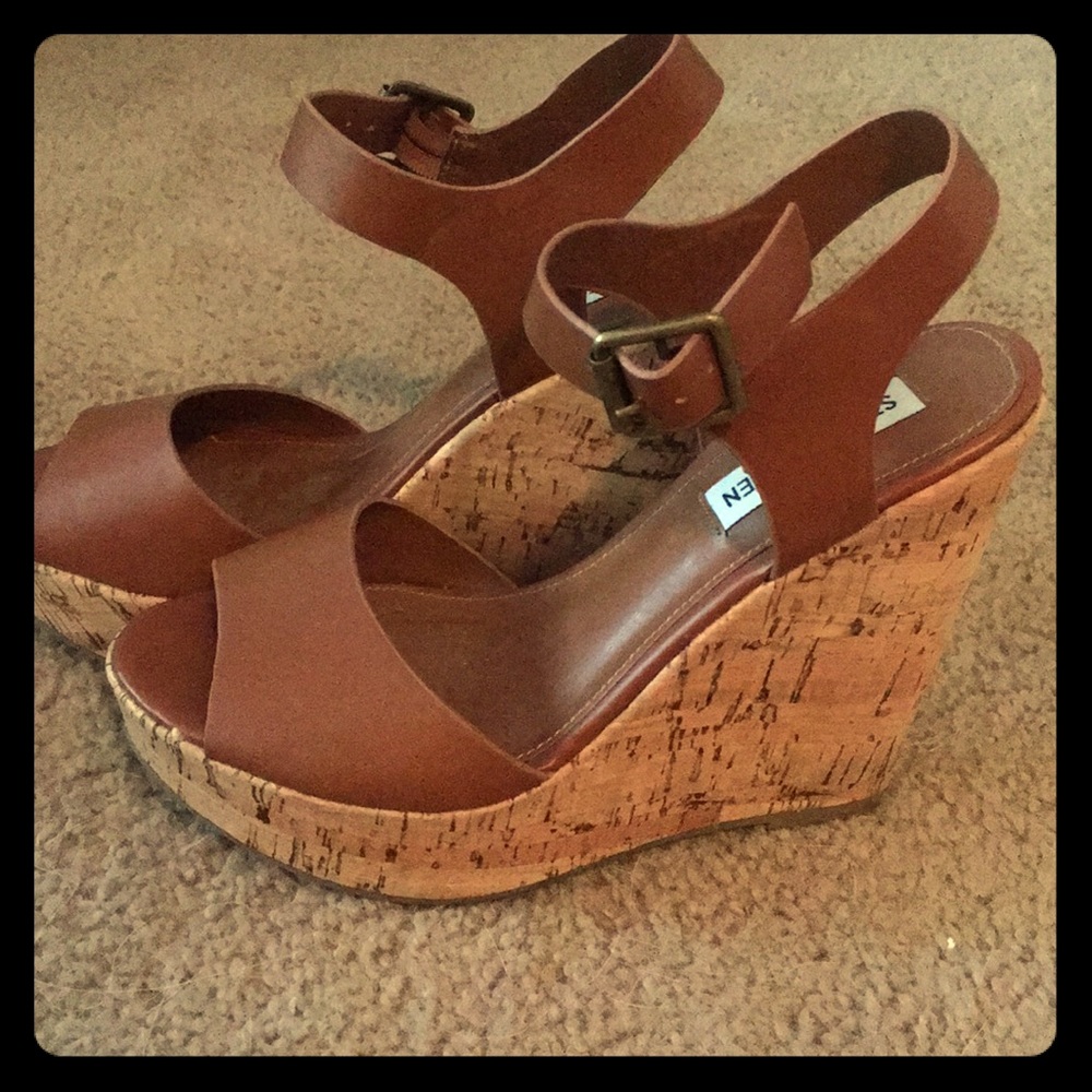 Steve Madden tan cork wedges