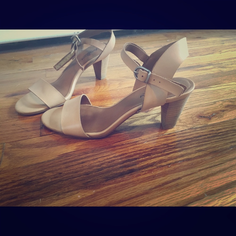 Lucky Brand strappy sandals