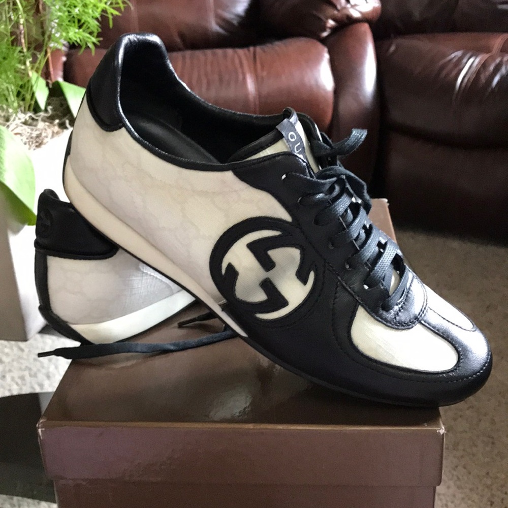 Authentic Gucci tennis shoes size 7.5
