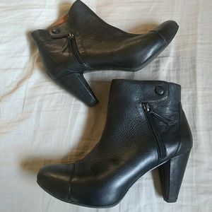 Black Leather Booties 9M. Gentle Soul.