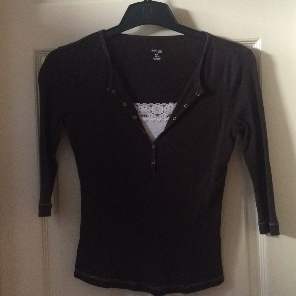 Brown ribbed shirt w white lace insets