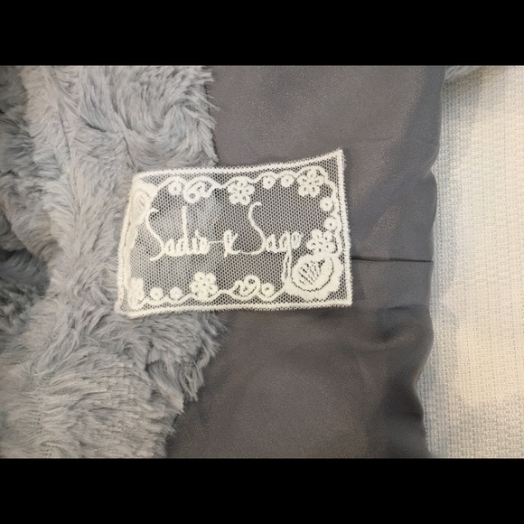 Sadie & Sage Grey Faux Fur Vest - Picture 3 of 4