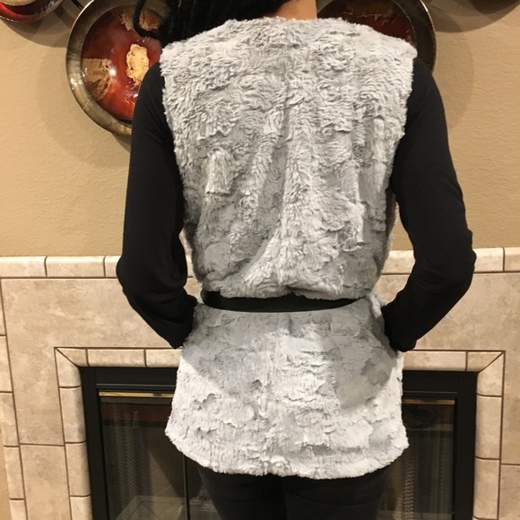 Sadie & Sage Grey Faux Fur Vest - Picture 4 of 4