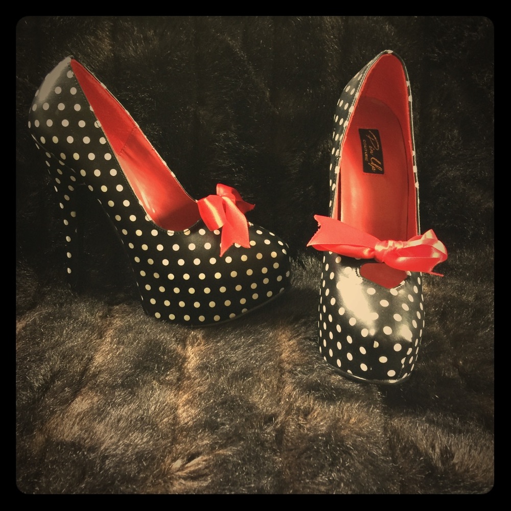NWT Pin Up Couture Platforms