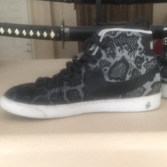 Nike women’s shoes - Picture 2 of 4