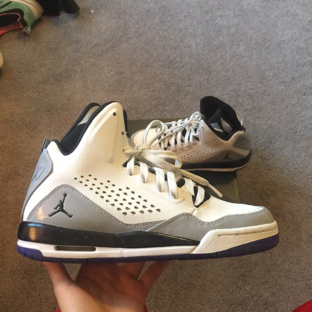 jordan flights: purple, black, grey, white sz6