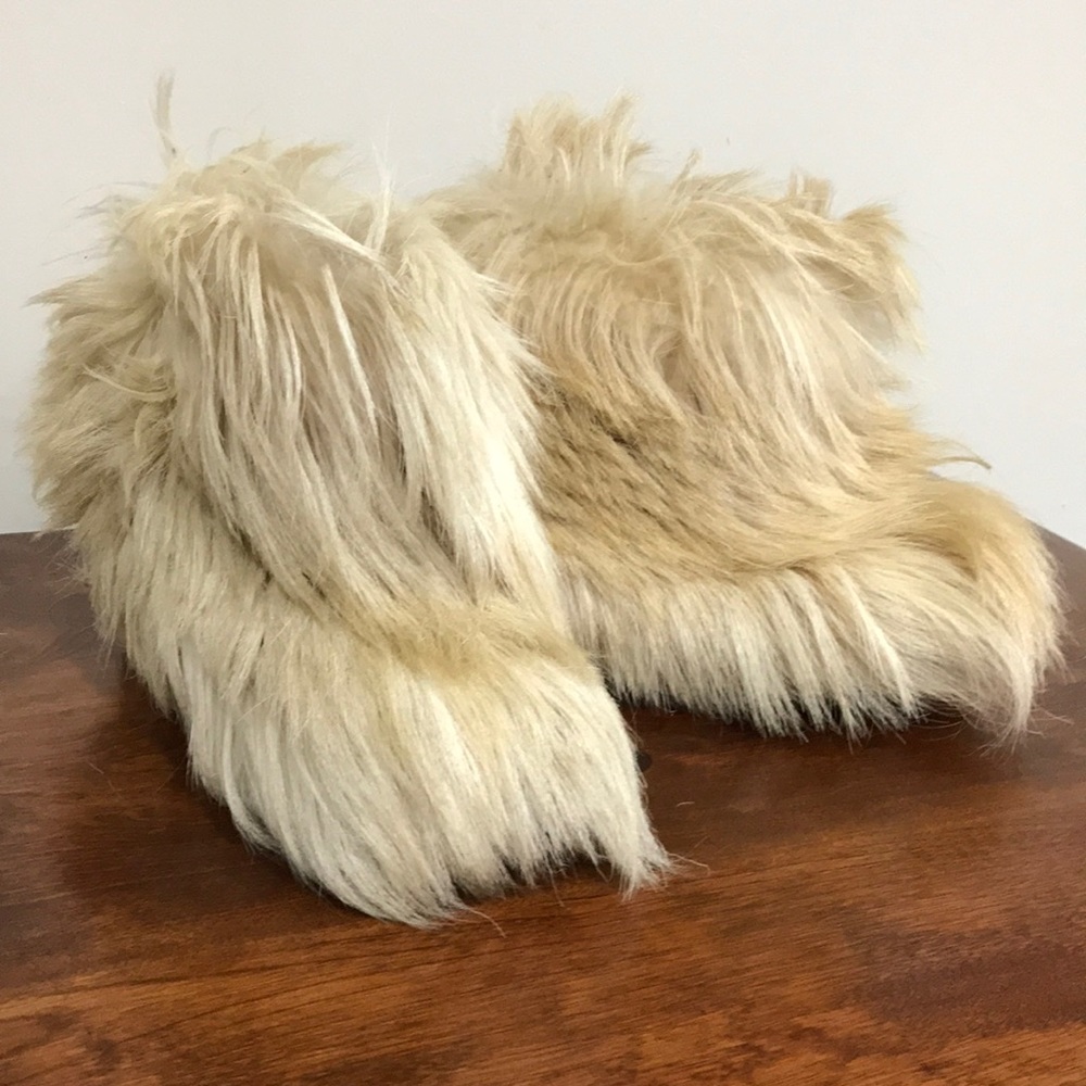 Vintage Blondo women's goat fur ski yeti boots