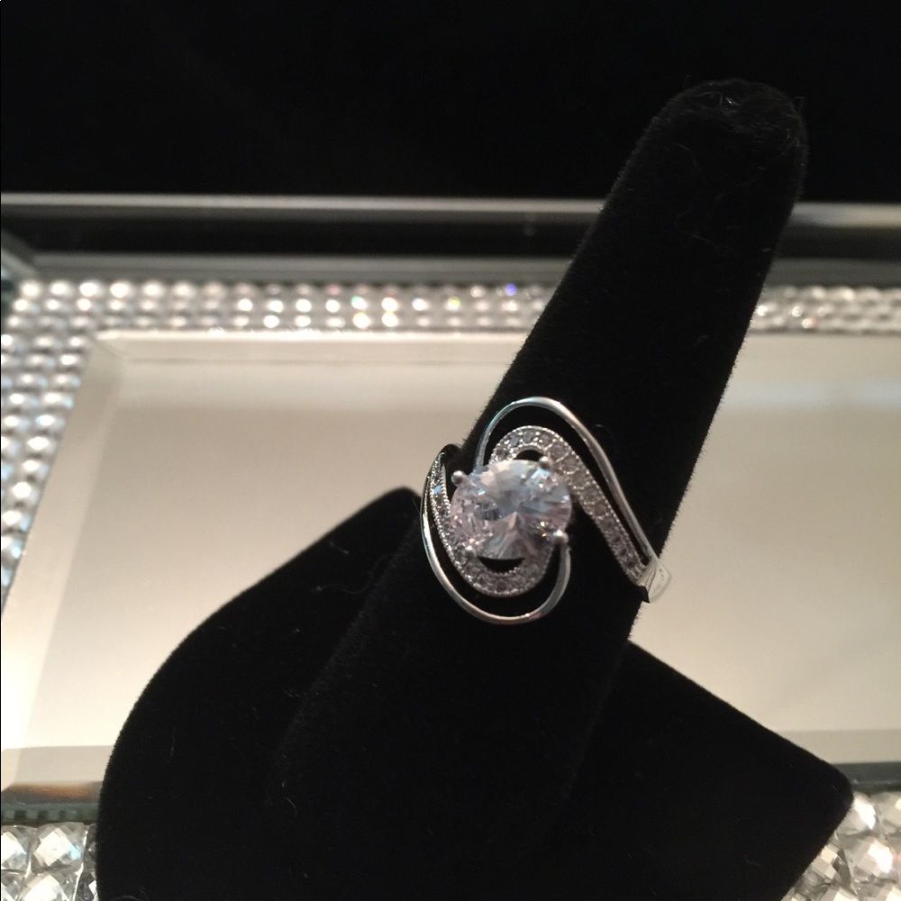 Gorgeous Italian Stone Platinum Plated Ring - Picture 3 of 4