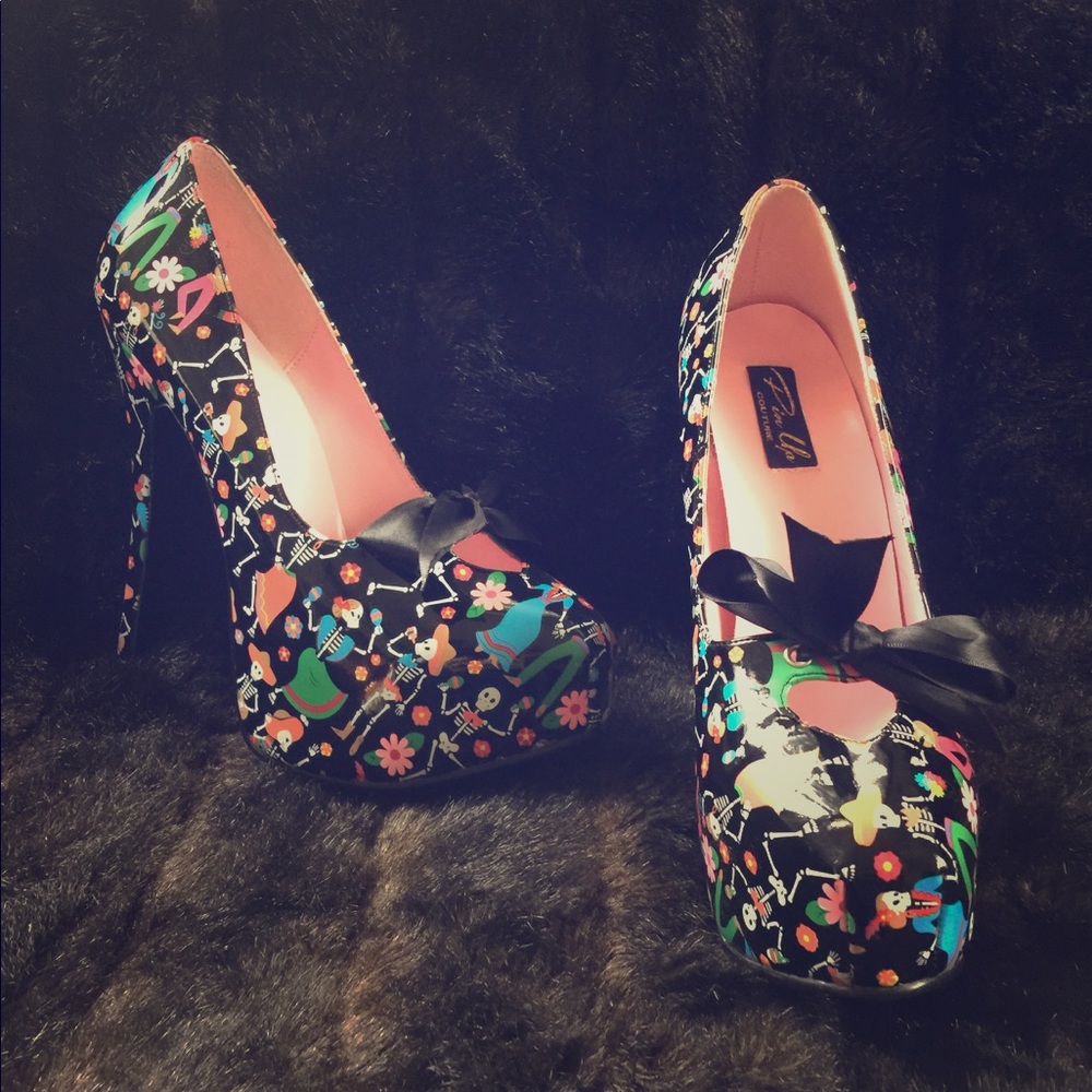 NWT Pin Up Couture Platforms