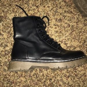 COMBAT BOOTS