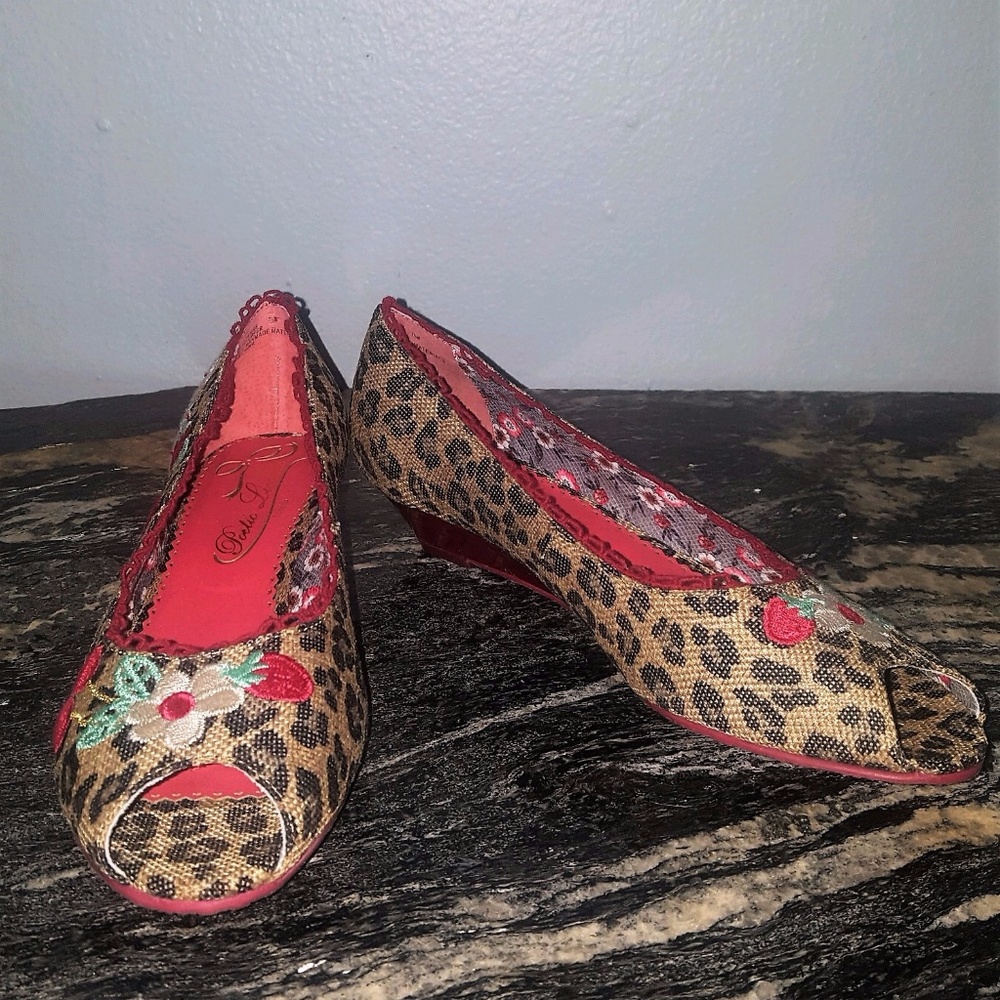 Open toed wedge - NWOT