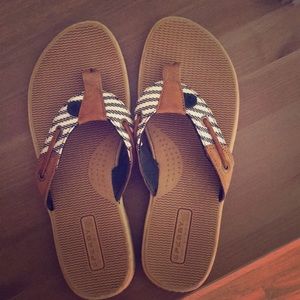 Sperry top-sider flip flops