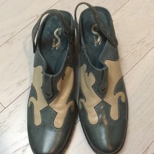 Shoes ladies soft walk size 12n leather almost new