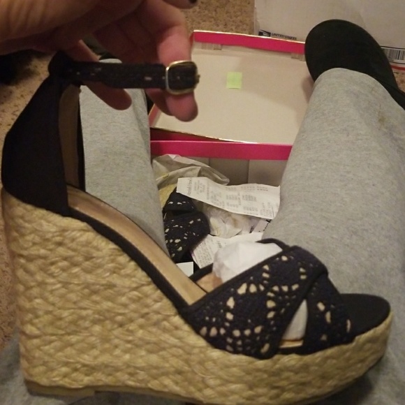 Ladies Wedges - Picture 3 of 3