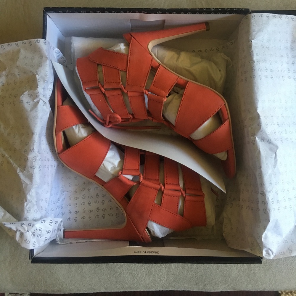 BRAND NEW Dolce Vita Heels 8