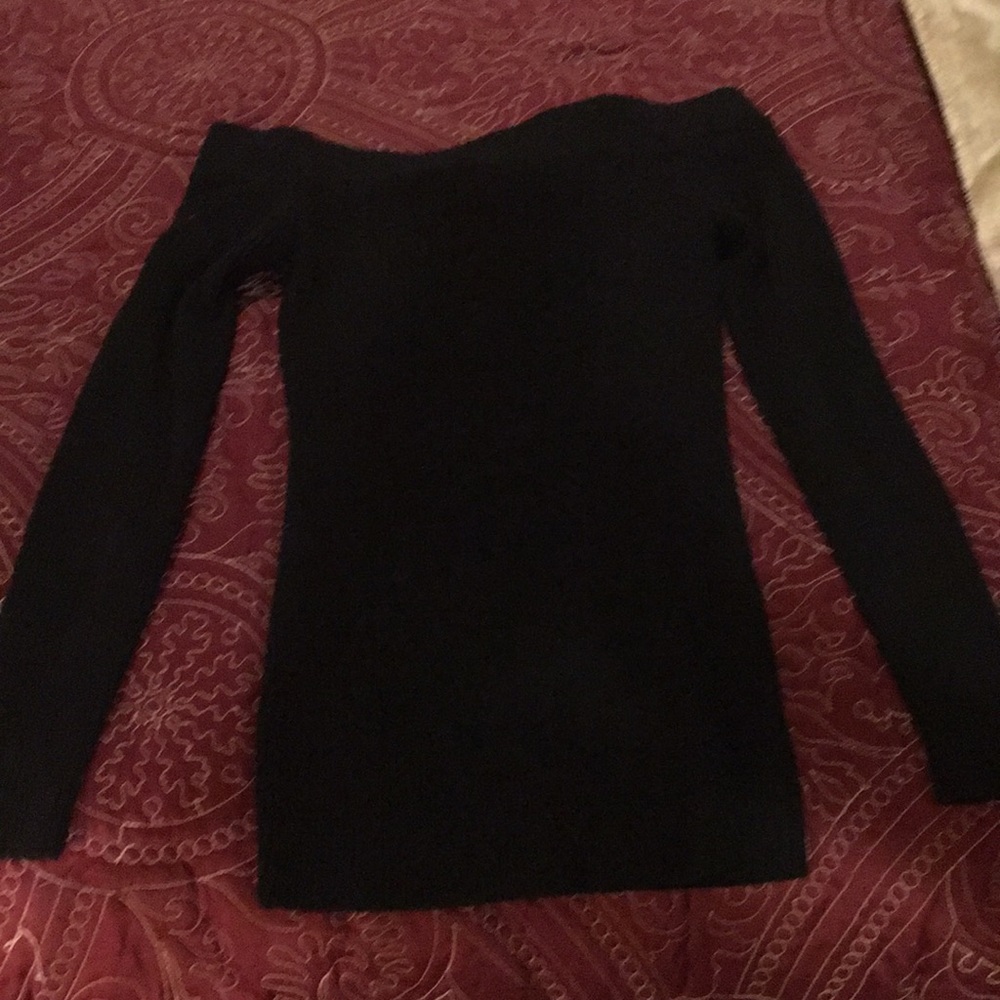 Guess Off the shoulder top