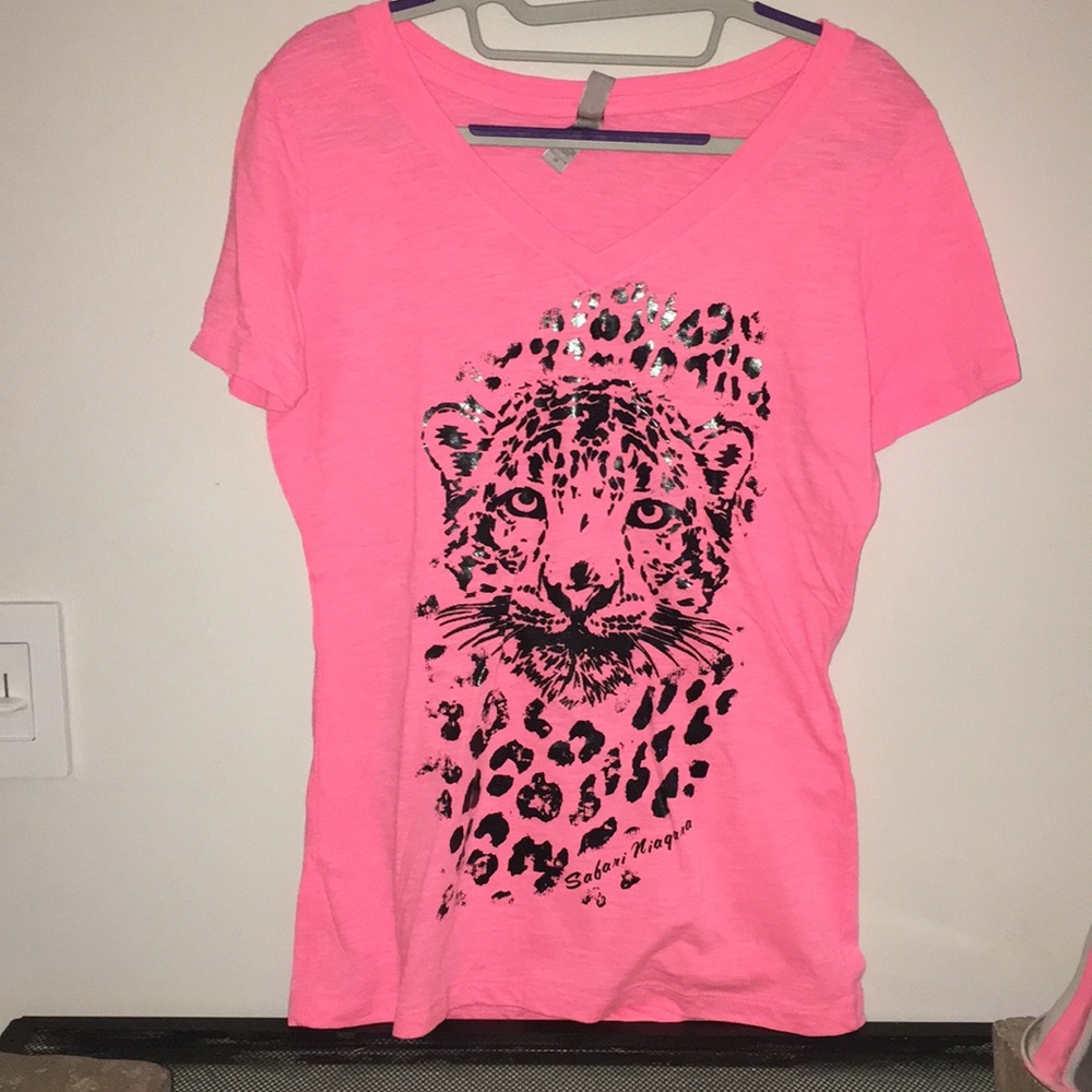 Neon pink Safari Niagara tee shirt