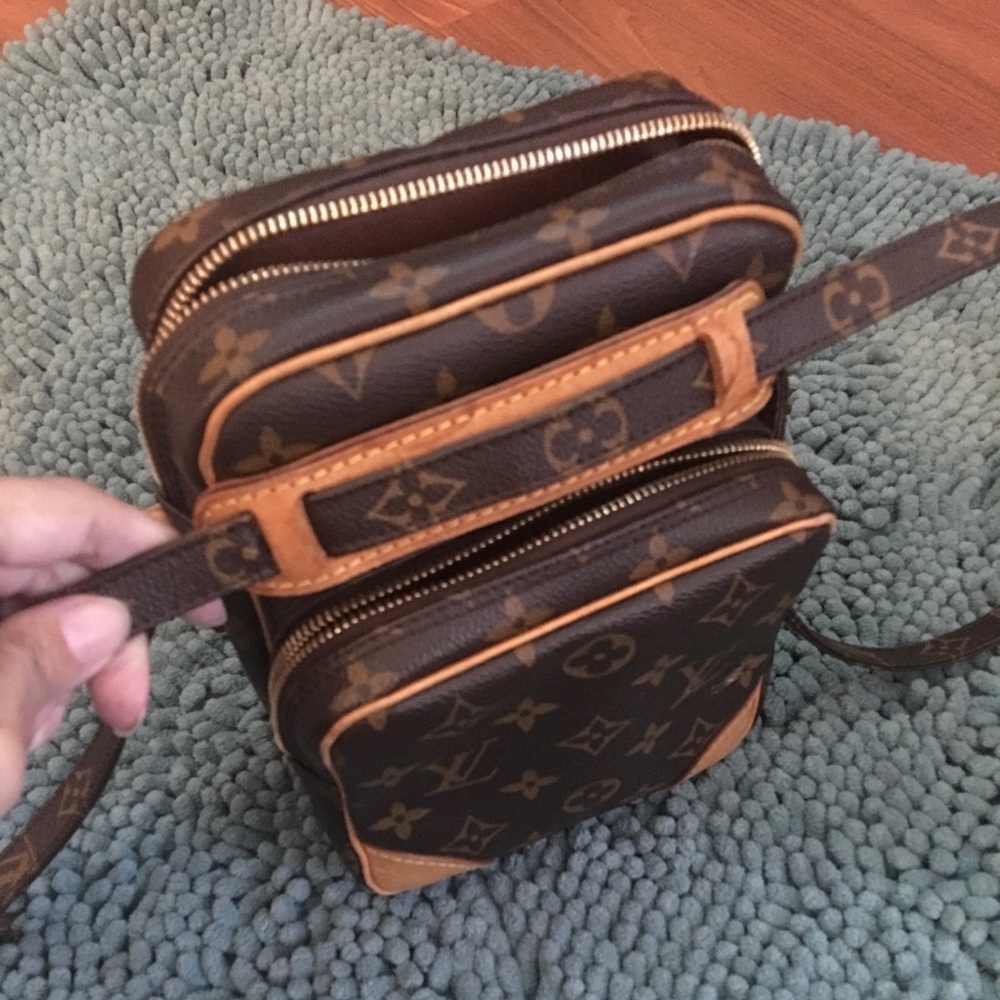 Louis Vuitton crossbody bag