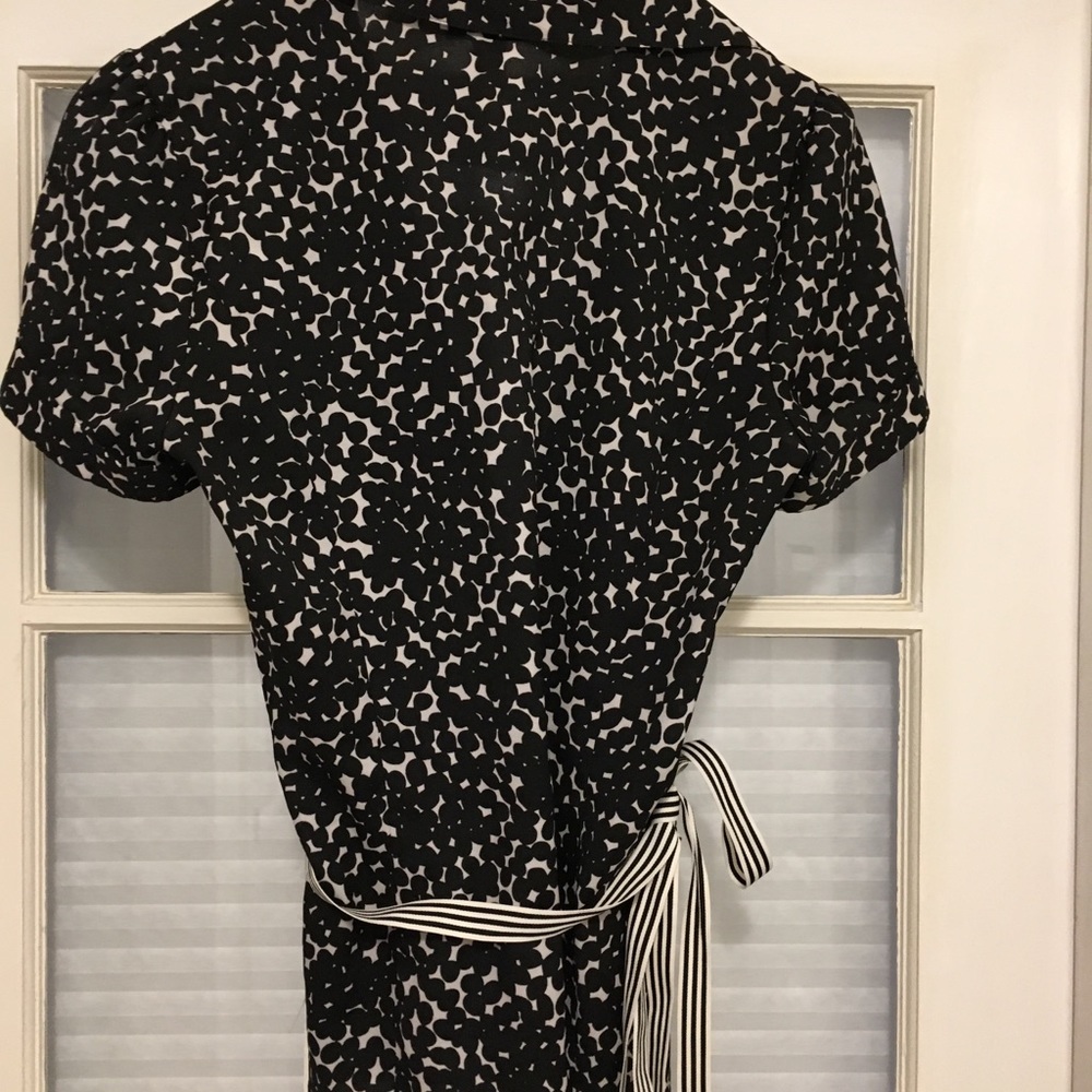 Ann Taylor Loft short sleeve collared wrap shirt - Picture 3 of 4