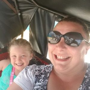 Meet your Posher, Christina