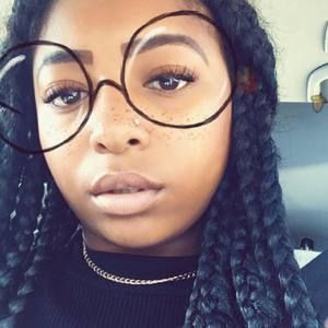 Meet your Posher, Crystal