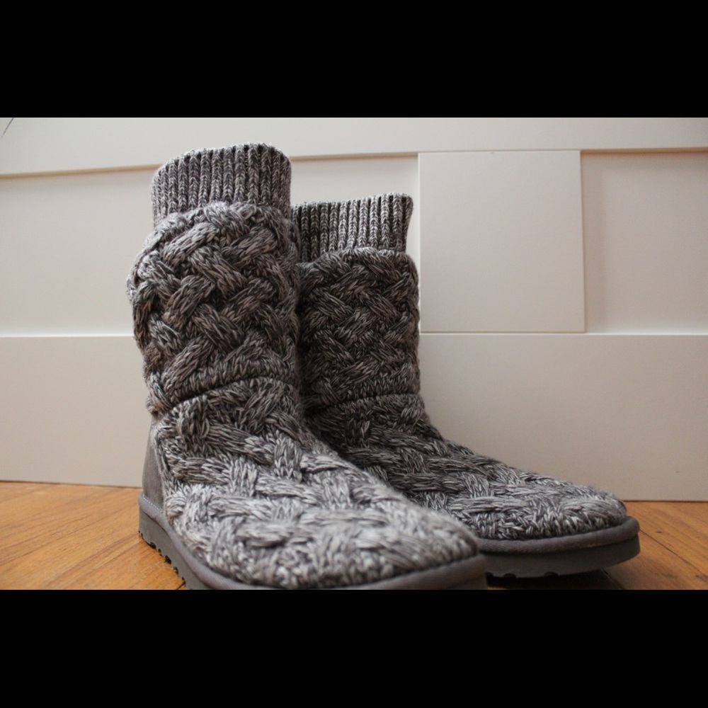UGG Women’s Isla Knit Casual Boots