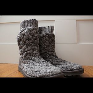 UGG Women’s Isla Knit Casual Boots