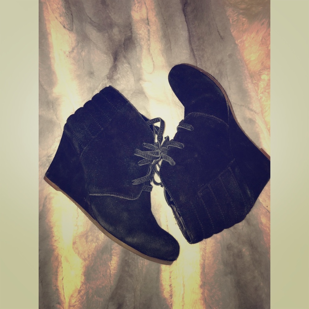 Black suede DOLCE VITA lace up wedge booties 7.5