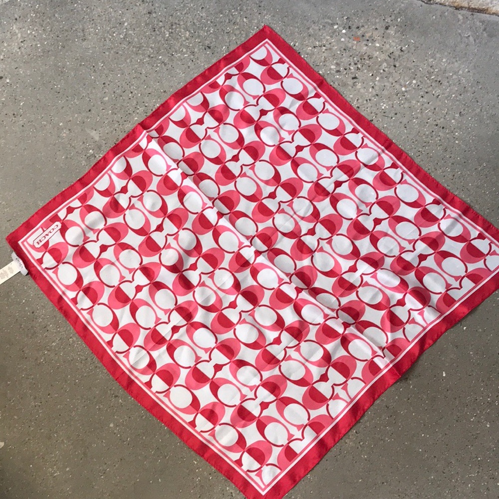 🔥🔥🔥💰💰💰Coach silk scarf