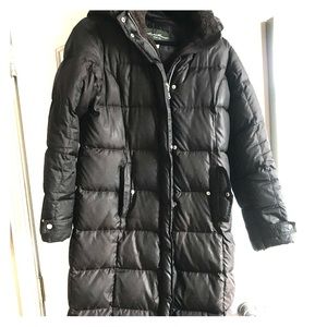 Calf-length winter coat with hood !