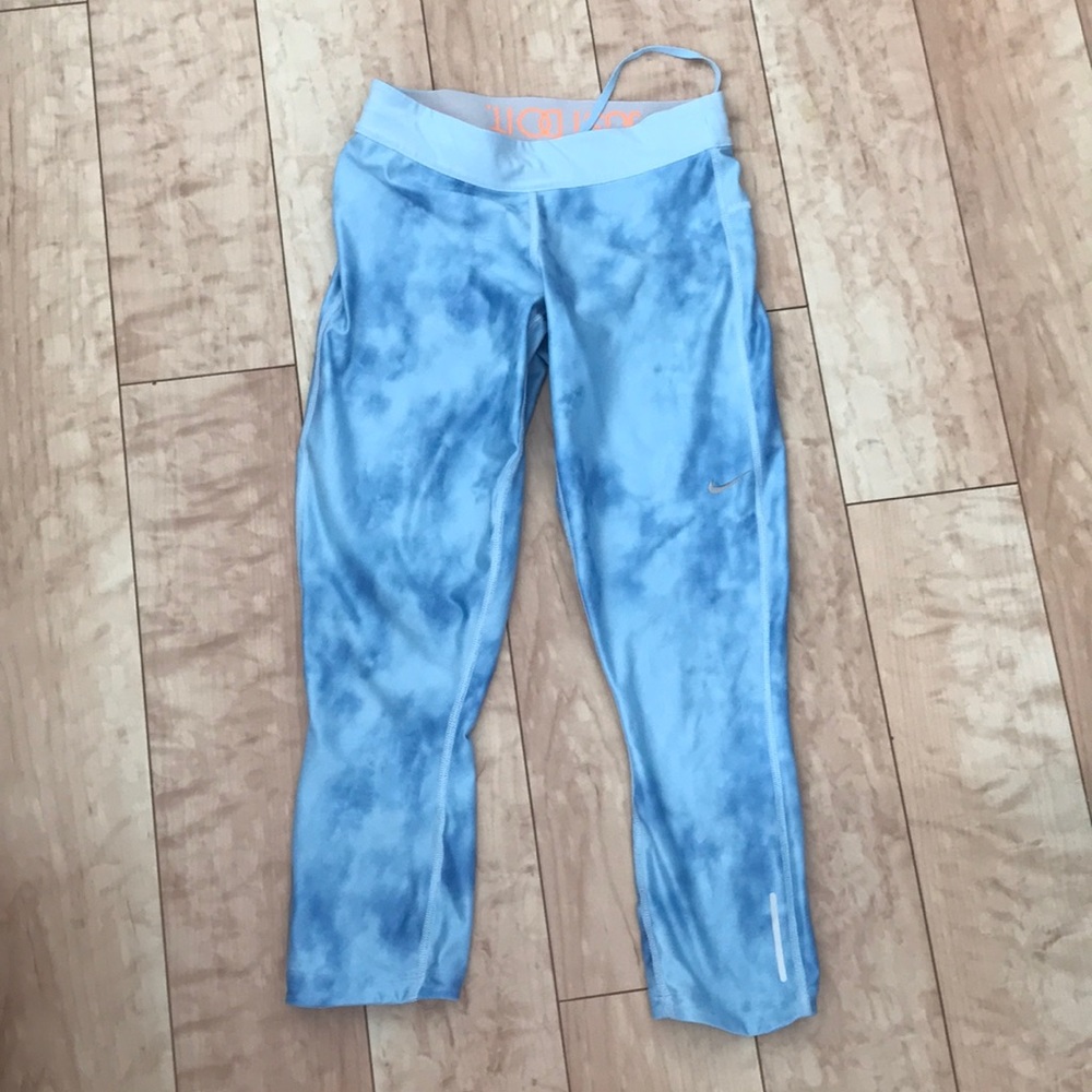 Nike cloud capris