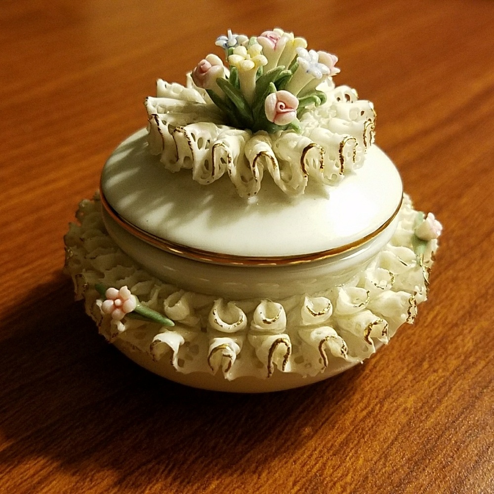 VINTAGE porcelain jewelry dish