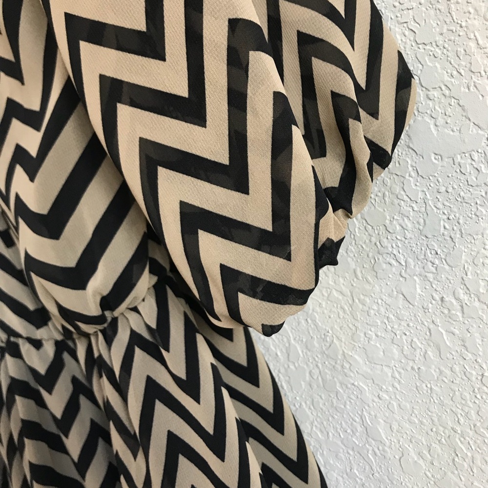 Chevron Bubble Sleeve Dress - Picture 2 of 7