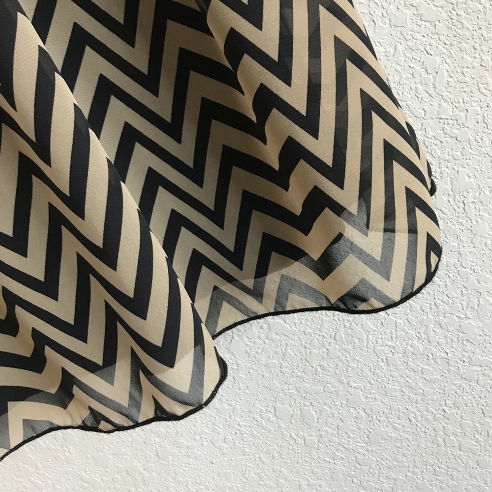 Chevron Bubble Sleeve Dress - Picture 3 of 7