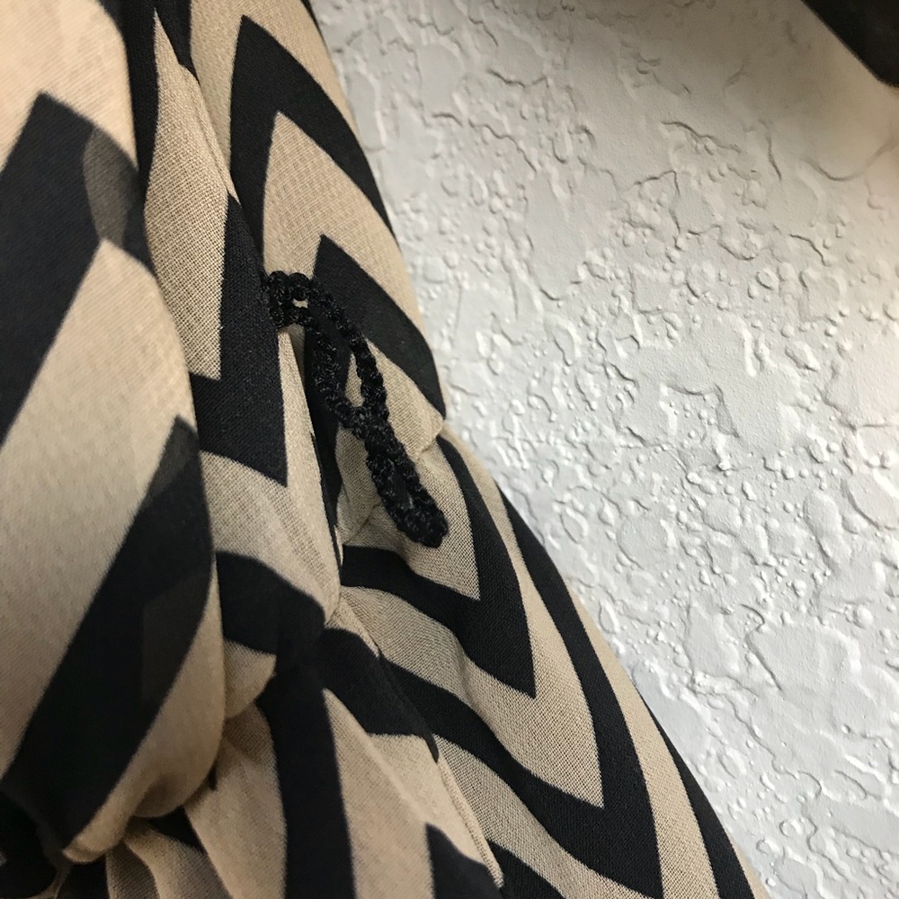 Chevron Bubble Sleeve Dress - Picture 5 of 7