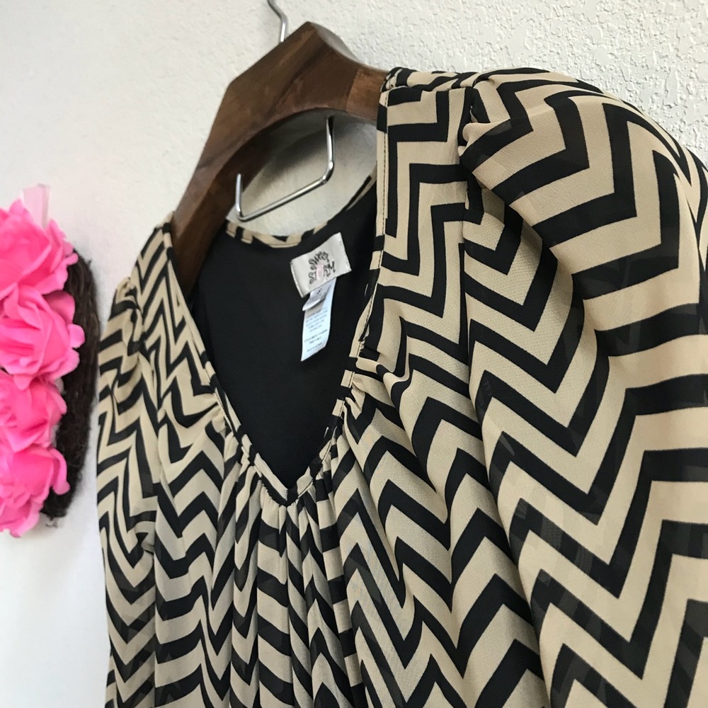 Chevron Bubble Sleeve Dress - Picture 6 of 7