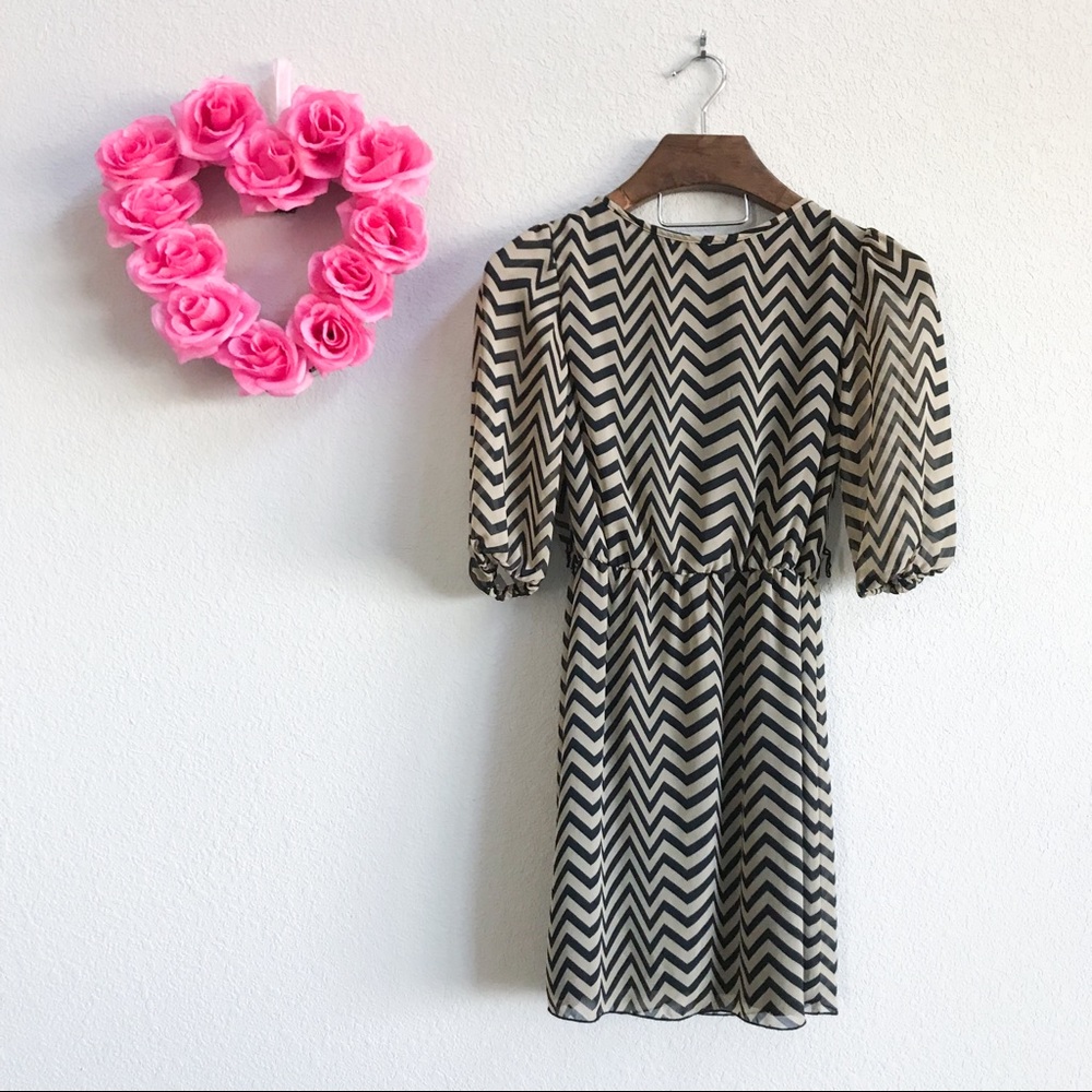 Chevron Bubble Sleeve Dress - Picture 7 of 7