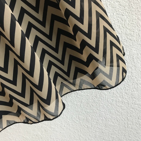 Chevron Bubble Sleeve Dress - Picture 3 of 7