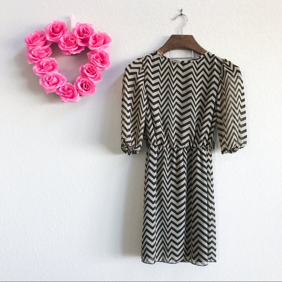 Chevron Bubble Sleeve Dress - Picture 7 of 7