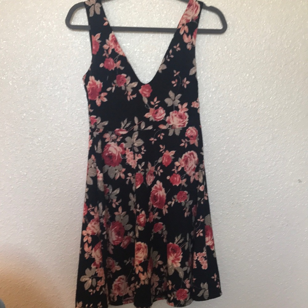 Adorable & sexy flower plunging A-line - Picture 1 of 5
