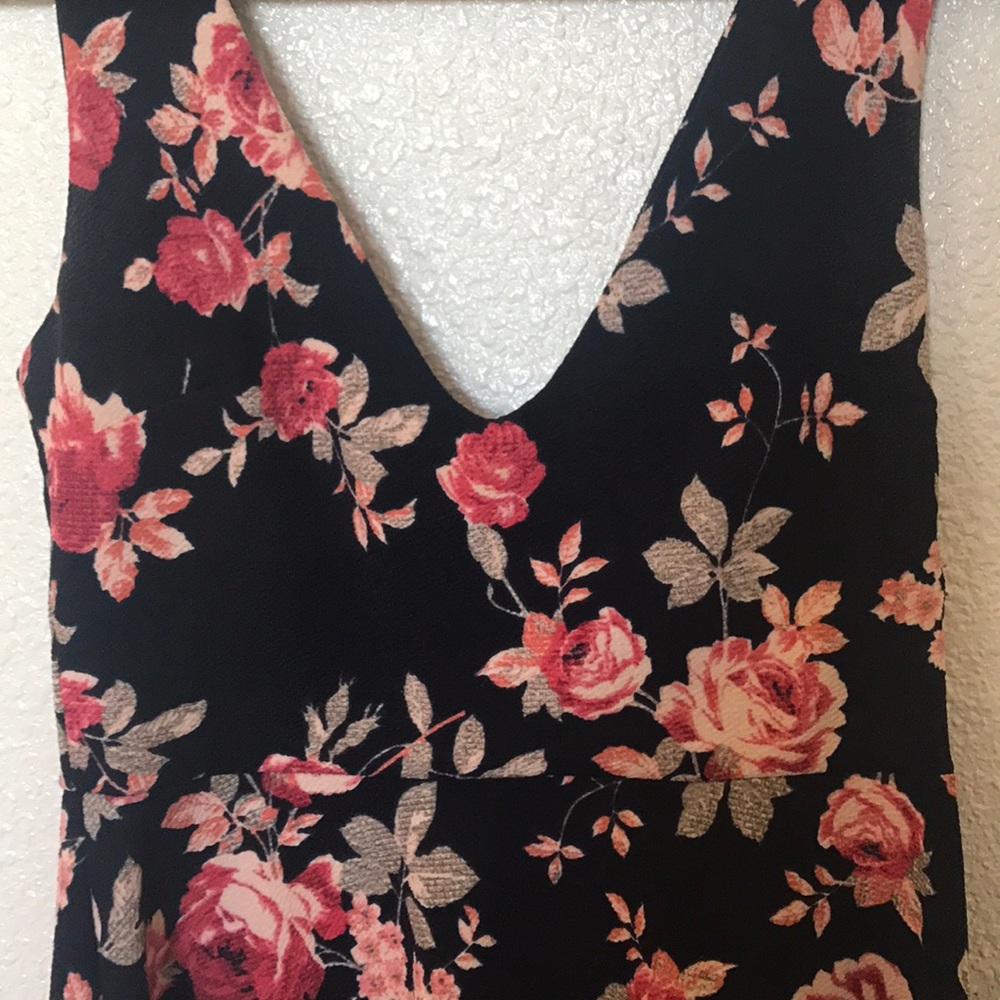 Adorable & sexy flower plunging A-line - Picture 2 of 5
