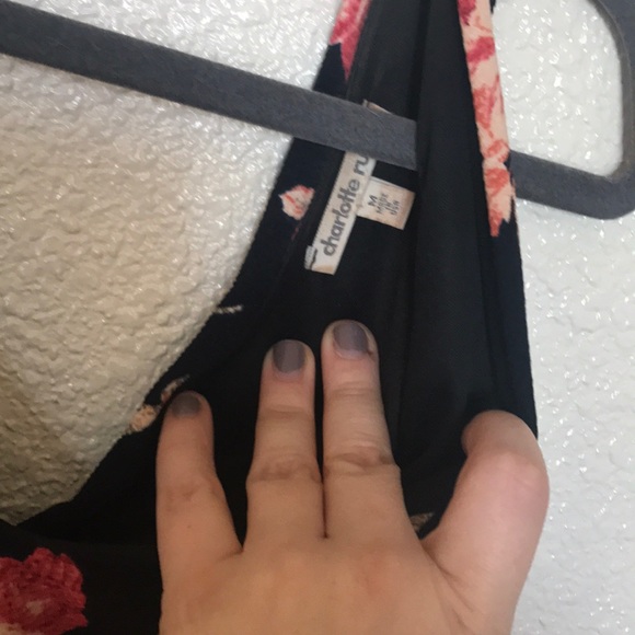 Adorable & sexy flower plunging A-line - Picture 3 of 5