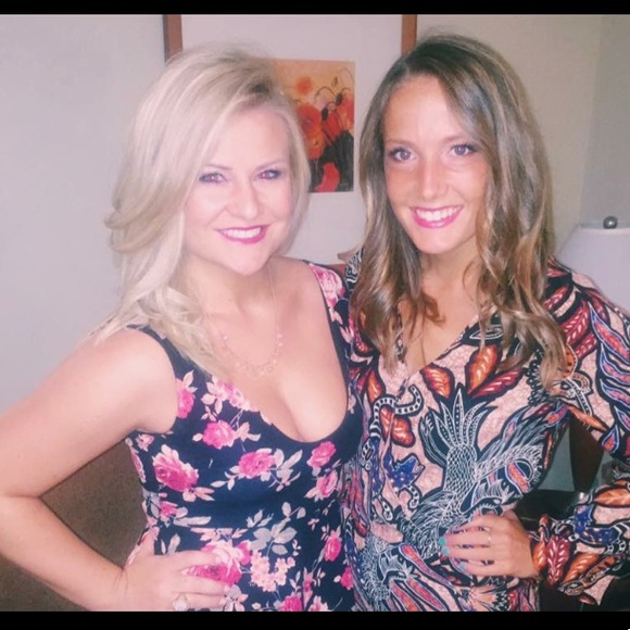 Adorable & sexy flower plunging A-line - Picture 5 of 5