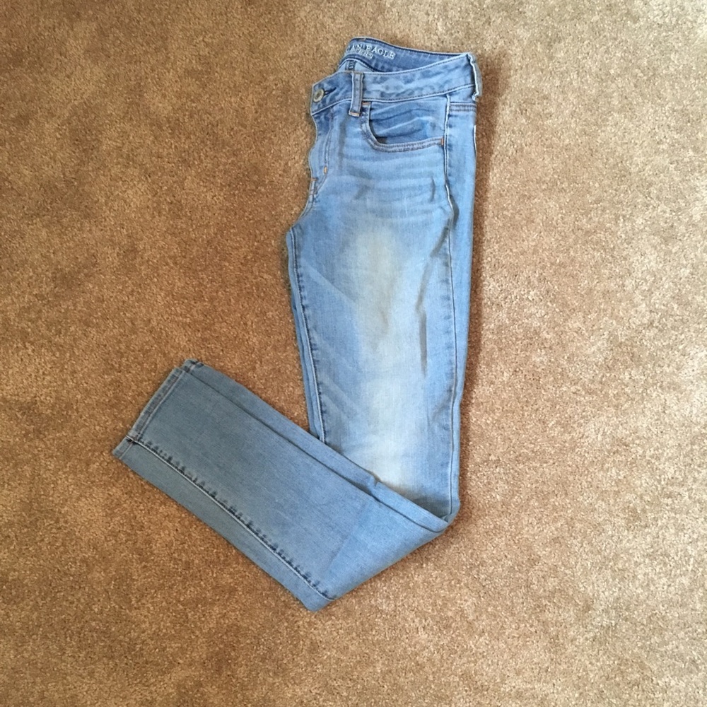 American Eagle, light wash jeans!