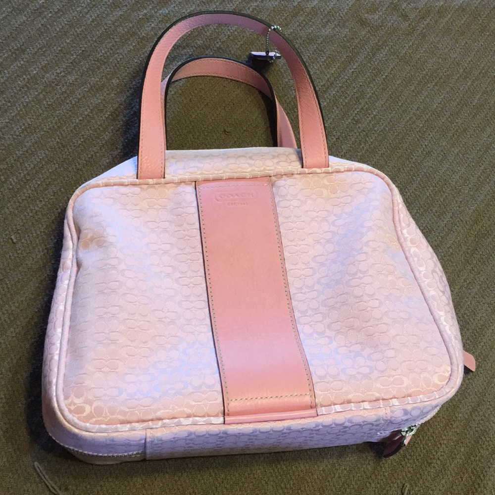 Pink COACH travel bag. Excellent condition!