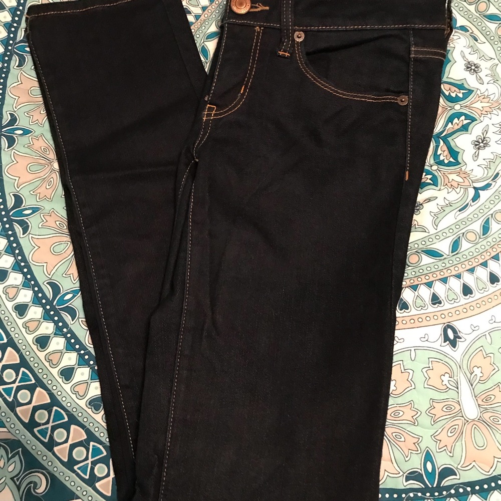 American Eagle dark wash skinny jeans